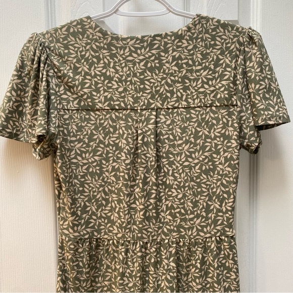 Green tiered button down dress with botanical leaf pattern - Picture 8 of 8